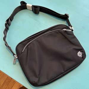 Brand new Lululemon City Adventurer Crossbody, Black, 2.5L